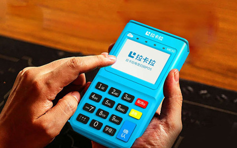 手机当银行卡可以在pos机上刷(手机可以当pos机刷卡吗)